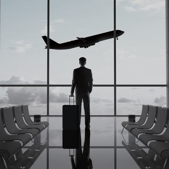 Executivo aguardando embarque no aeroporto